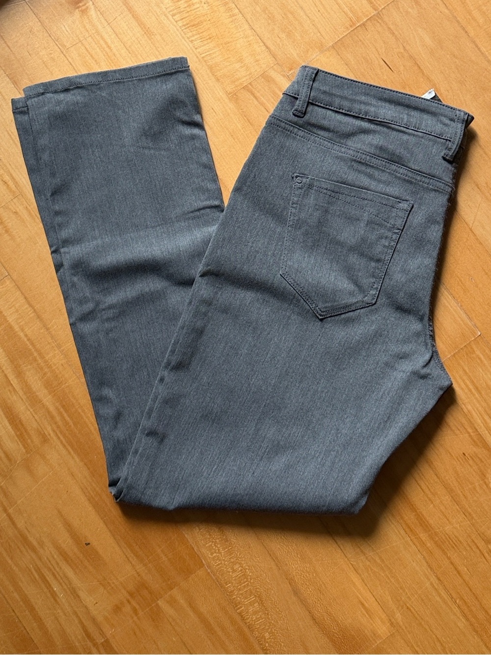 NWOT 2016 by Parasuco Charcoal Straight-Leg Jeans